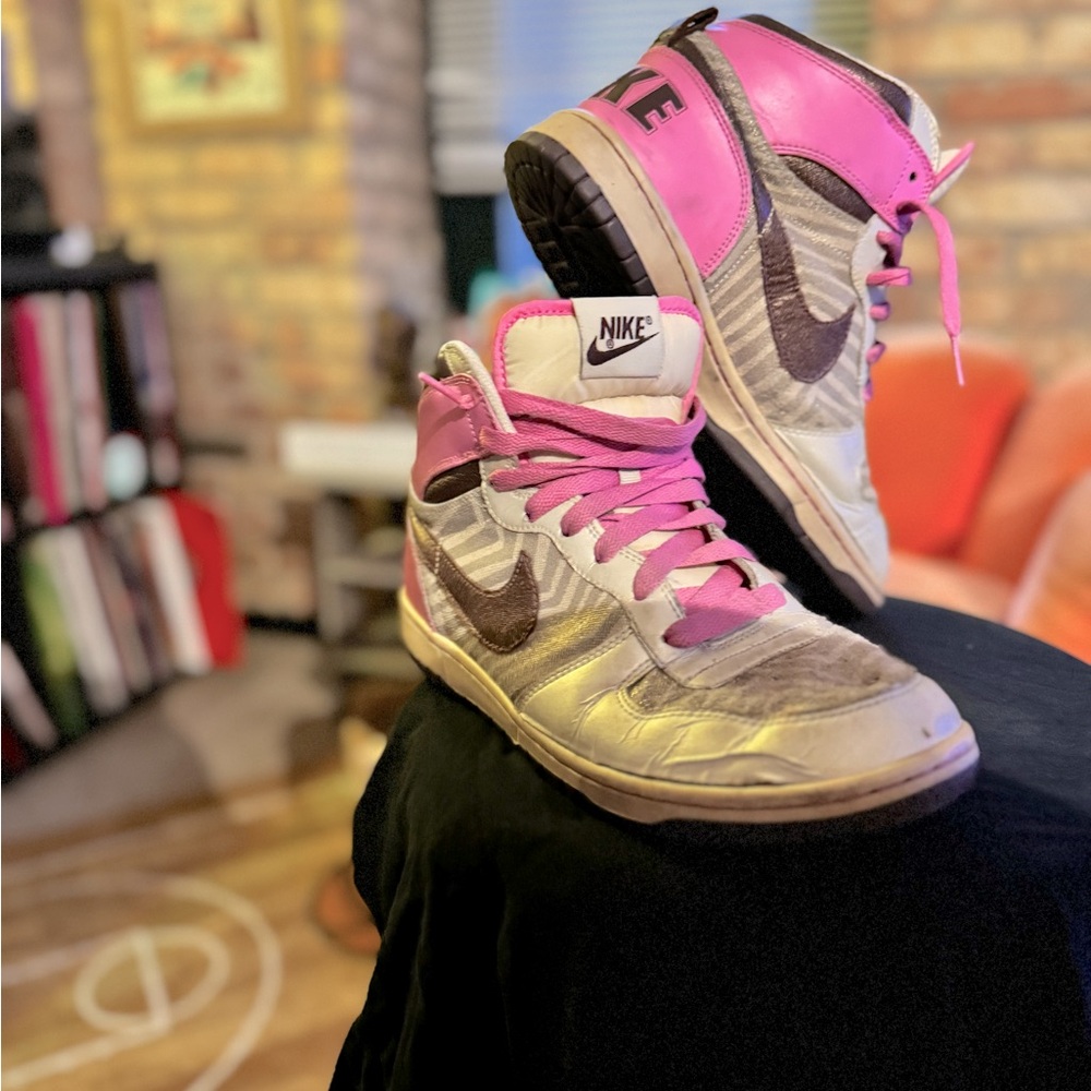 Mid Nike Dunk 
Size 10 (women’s) 
Color- Pink/Gold/Brown